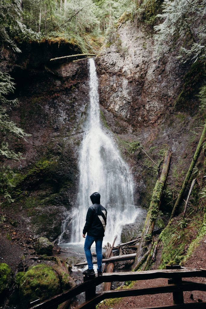 waterfall hikes near seattle